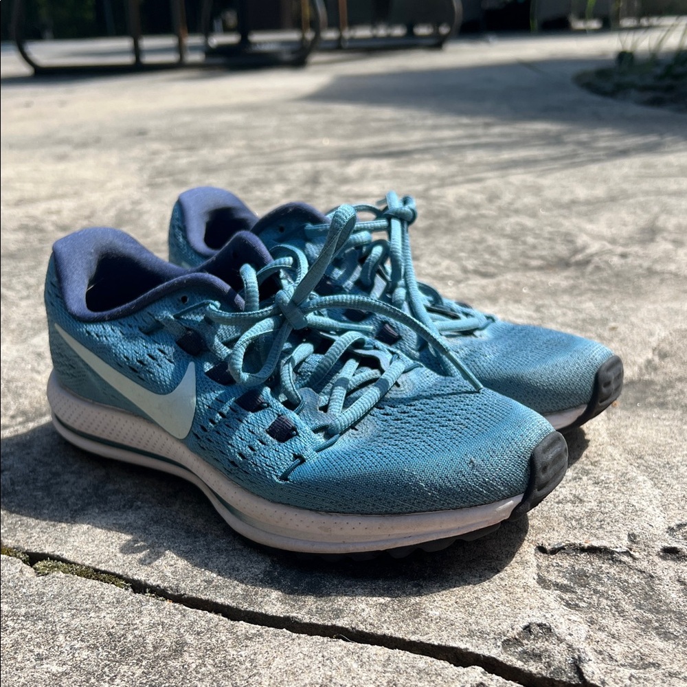 Nike Women's Teal Athletic Shoes